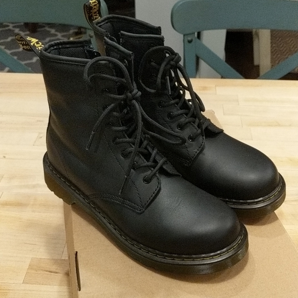 NWB Dr martens black 1460 Y size 6